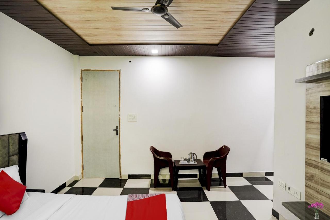 Hotel Collection O Love Garden à Ghaziabad Extérieur photo