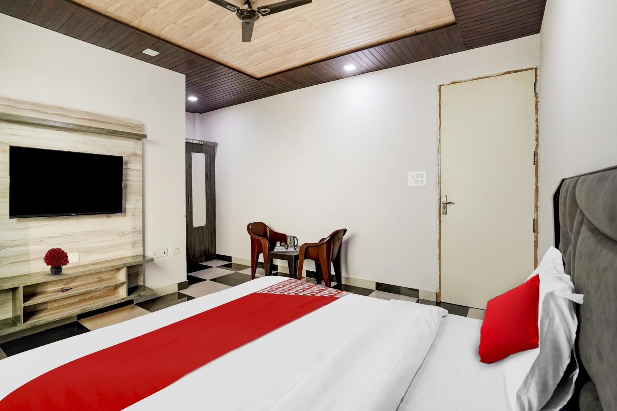 Hotel Collection O Love Garden à Ghaziabad Extérieur photo
