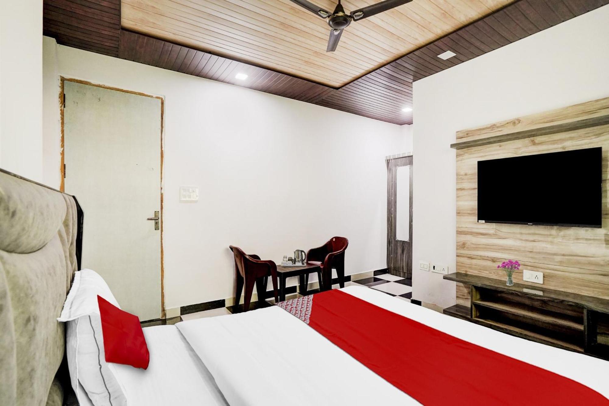 Hotel Collection O Love Garden à Ghaziabad Extérieur photo